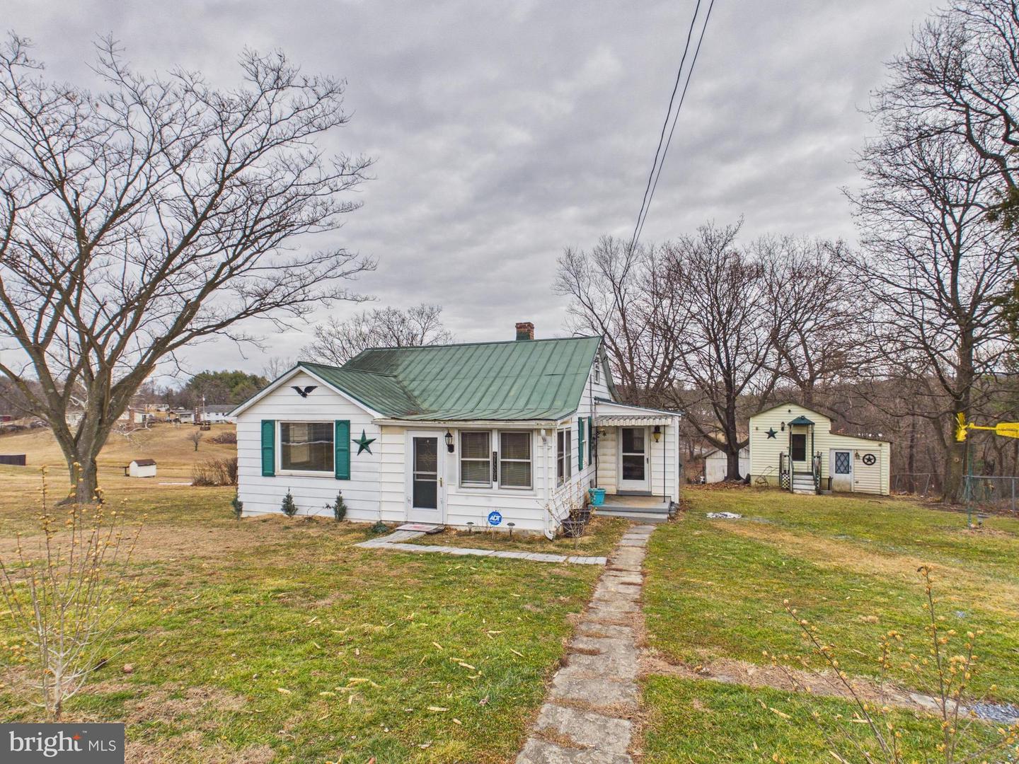 320 BETHEL GRANGE RD, WINCHESTER, Virginia 22603, 3 Bedrooms Bedrooms, 10 Rooms Rooms,1 BathroomBathrooms,Residential,For sale,320 BETHEL GRANGE RD,VAFV2039596 MLS # VAFV2039596