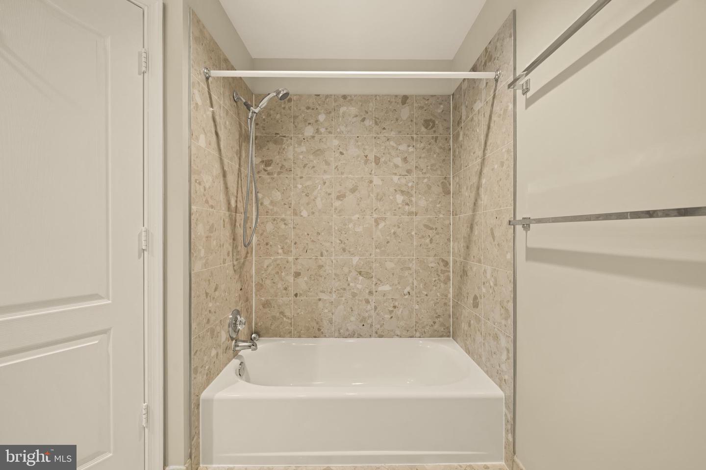 1050 STUART ST N #716, ARLINGTON, Virginia 22201, 2 Bedrooms Bedrooms, ,2 BathroomsBathrooms,Residential,For sale,1050 STUART ST N #716,VAAR2068974 MLS # VAAR2068974