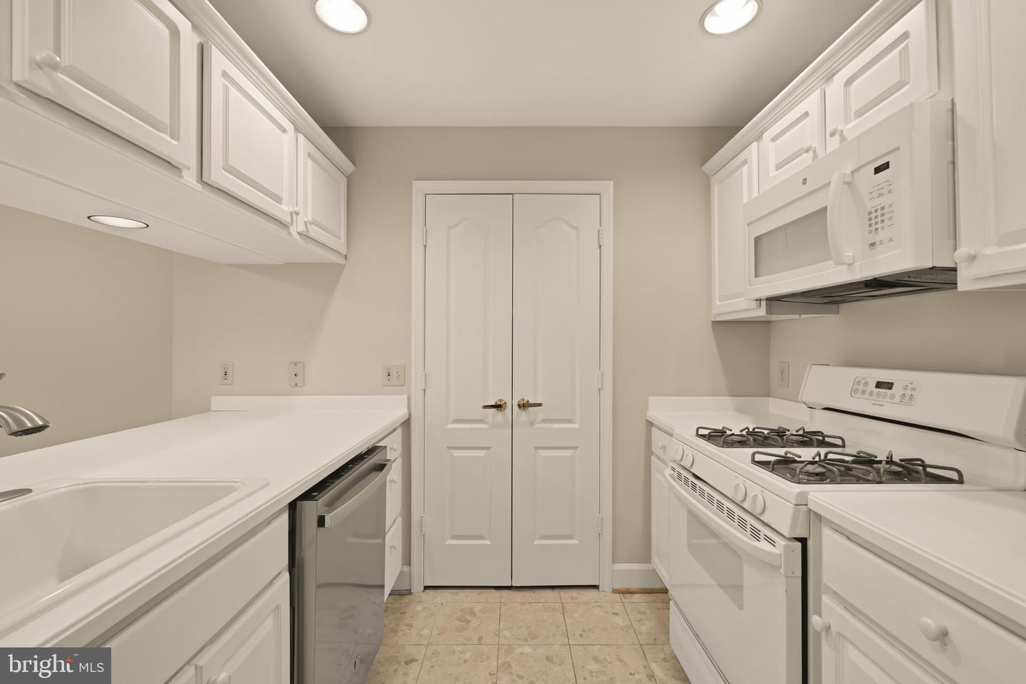 1050 STUART ST N #716, ARLINGTON, Virginia 22201, 2 Bedrooms Bedrooms, ,2 BathroomsBathrooms,Residential,For sale,1050 STUART ST N #716,VAAR2068974 MLS # VAAR2068974