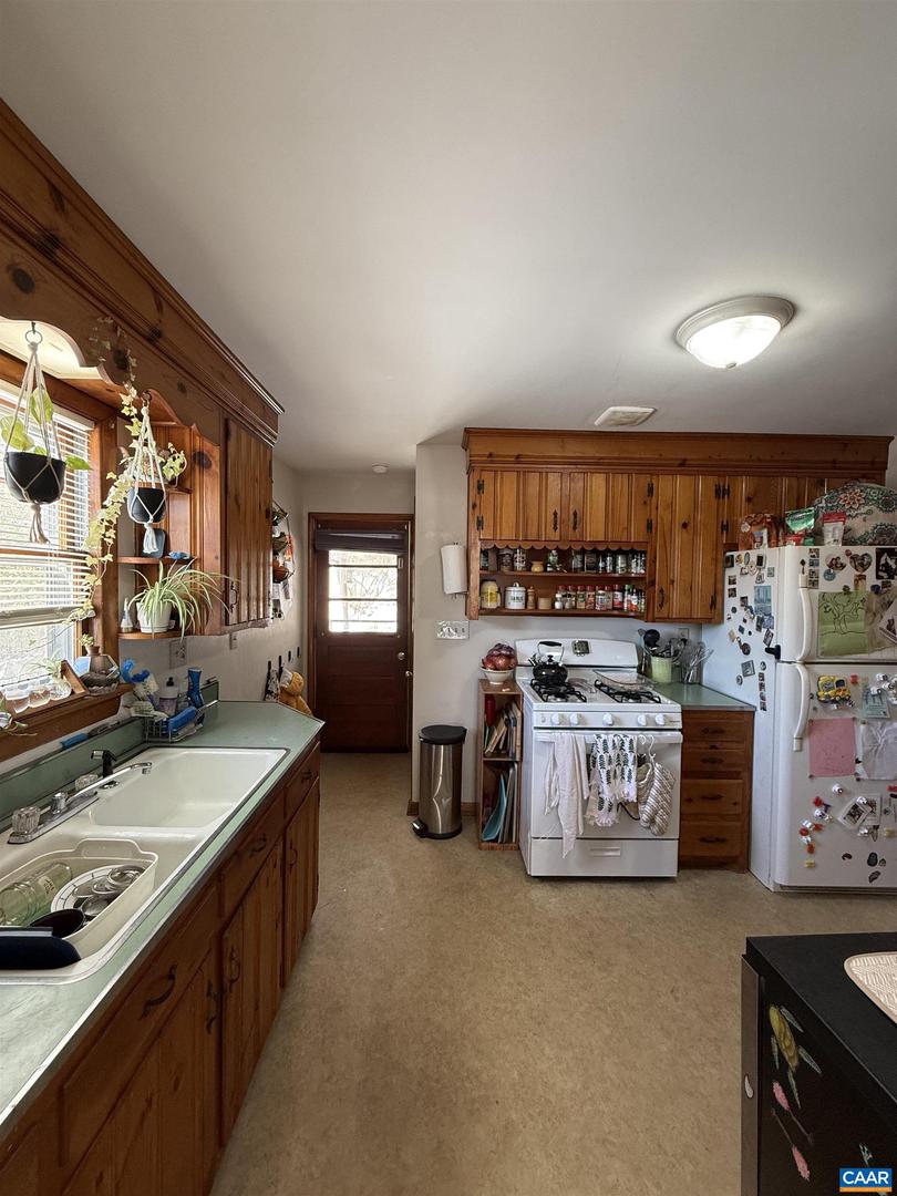 908 BELMORE AVE, STAUNTON, Virginia 24401, 3 Bedrooms Bedrooms, ,1 BathroomBathrooms,Residential,For sale,908 BELMORE AVE,673346 MLS # 673346