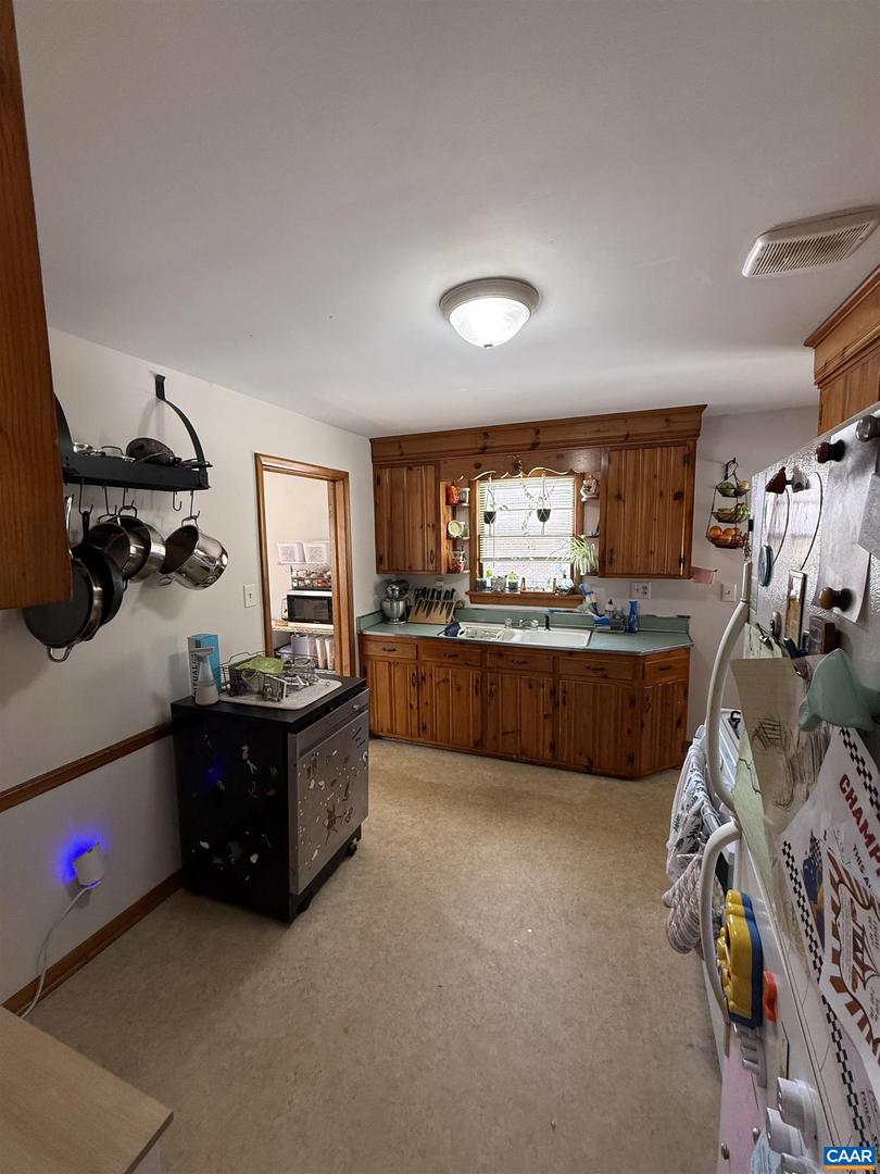 908 BELMORE AVE, STAUNTON, Virginia 24401, 3 Bedrooms Bedrooms, ,1 BathroomBathrooms,Residential,For sale,908 BELMORE AVE,673346 MLS # 673346