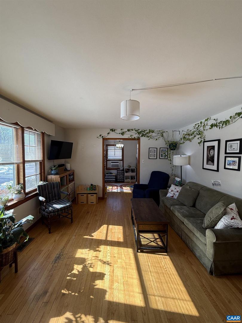 908 BELMORE AVE, STAUNTON, Virginia 24401, 3 Bedrooms Bedrooms, ,1 BathroomBathrooms,Residential,For sale,908 BELMORE AVE,673346 MLS # 673346