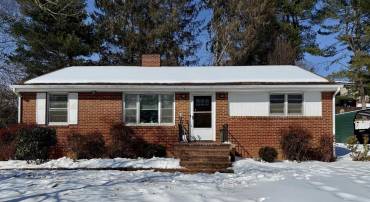 908 BELMORE AVE, STAUNTON, Virginia 24401, 3 Bedrooms Bedrooms, ,1 BathroomBathrooms,Residential,For sale,908 BELMORE AVE,673346 MLS # 673346