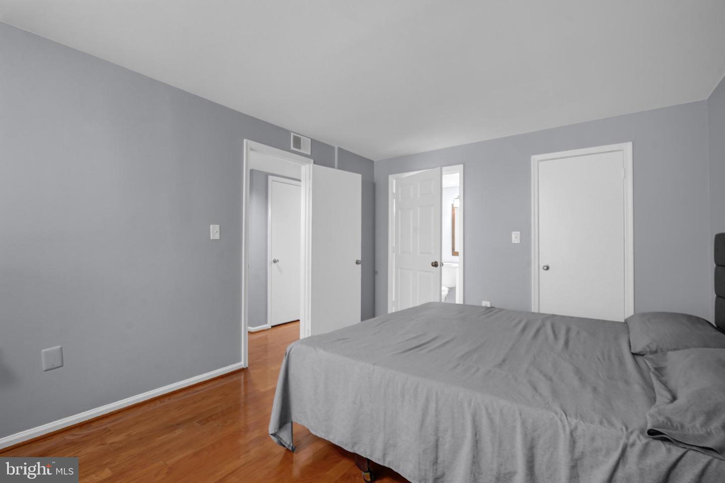 2905 S WOODLEY ST #A, ARLINGTON, Virginia 22206, 2 Bedrooms Bedrooms, 4 Rooms Rooms,1 BathroomBathrooms,Residential,For sale,2905 S WOODLEY ST #A,VAAR2068992 MLS # VAAR2068992