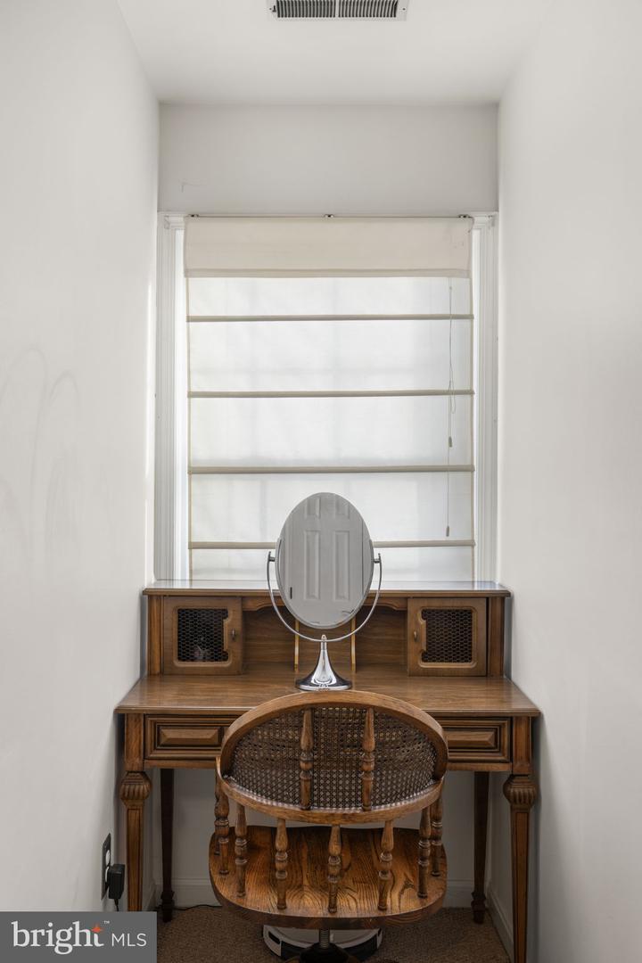 706 STONEWALL LN, FREDERICKSBURG, Virginia 22407, 6 Bedrooms Bedrooms, ,4 BathroomsBathrooms,Residential,For sale,706 STONEWALL LN,VASP2039340 MLS # VASP2039340