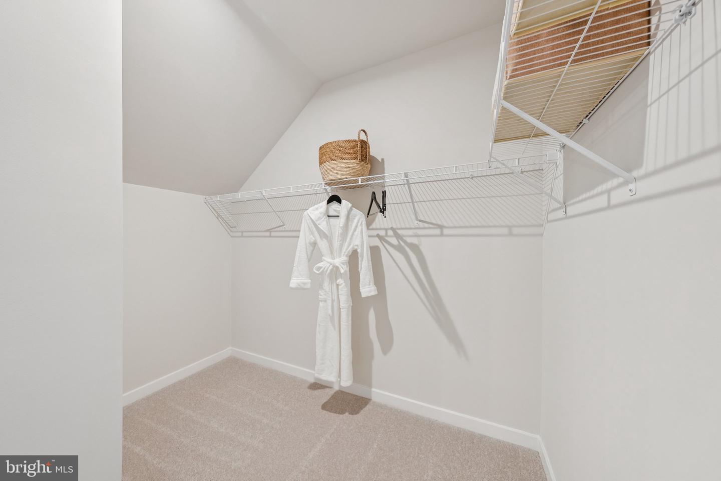 13828 QUARTZ AVE, WOODBRIDGE, Virginia 22193, 2 Bedrooms Bedrooms, ,2 BathroomsBathrooms,Residential,For sale,13828 QUARTZ AVE,VAPW2112650 MLS # VAPW2112650