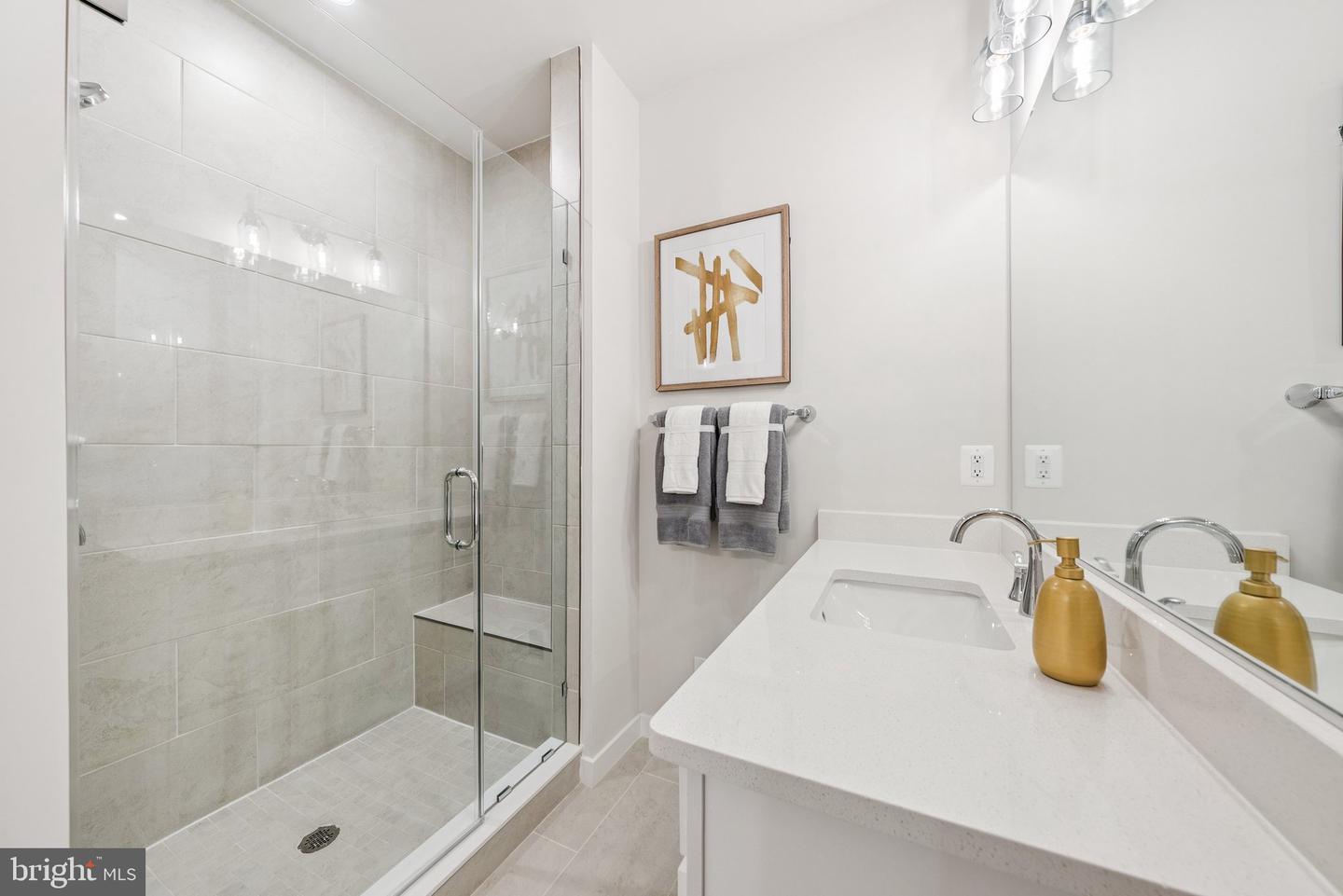 13824 QUARTZ AVE, WOODBRIDGE, Virginia 22193, 3 Bedrooms Bedrooms, ,2 BathroomsBathrooms,Residential,For sale,13824 QUARTZ AVE,VAPW2112660 MLS # VAPW2112660