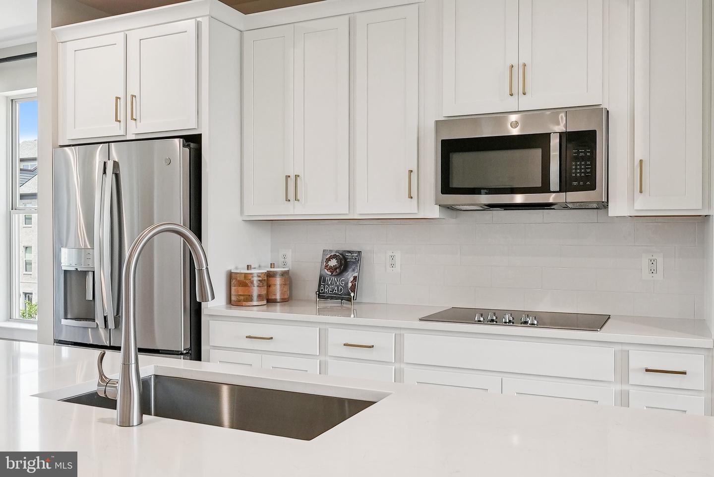 13824 QUARTZ AVE, WOODBRIDGE, Virginia 22193, 3 Bedrooms Bedrooms, ,2 BathroomsBathrooms,Residential,For sale,13824 QUARTZ AVE,VAPW2112660 MLS # VAPW2112660