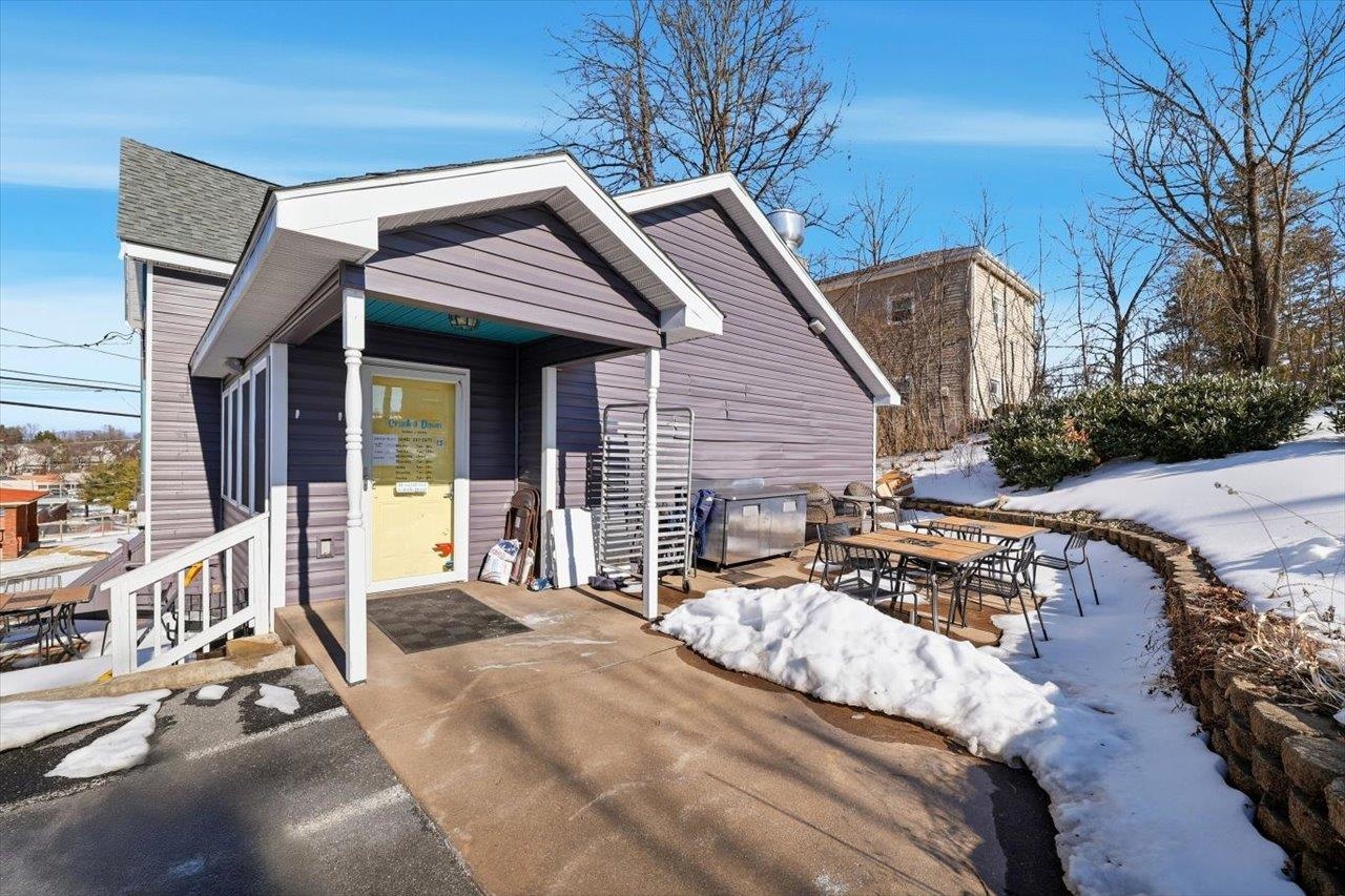 908 W MAIN ST, WAYNESBORO, Virginia 22980, ,Commercial,908 W MAIN ST,673365 MLS # 673365 908 W MAIN ST, WAYNESBORO, Virginia 22980, ,Commercial,908 W MAIN ST,673365 MLS # 673365