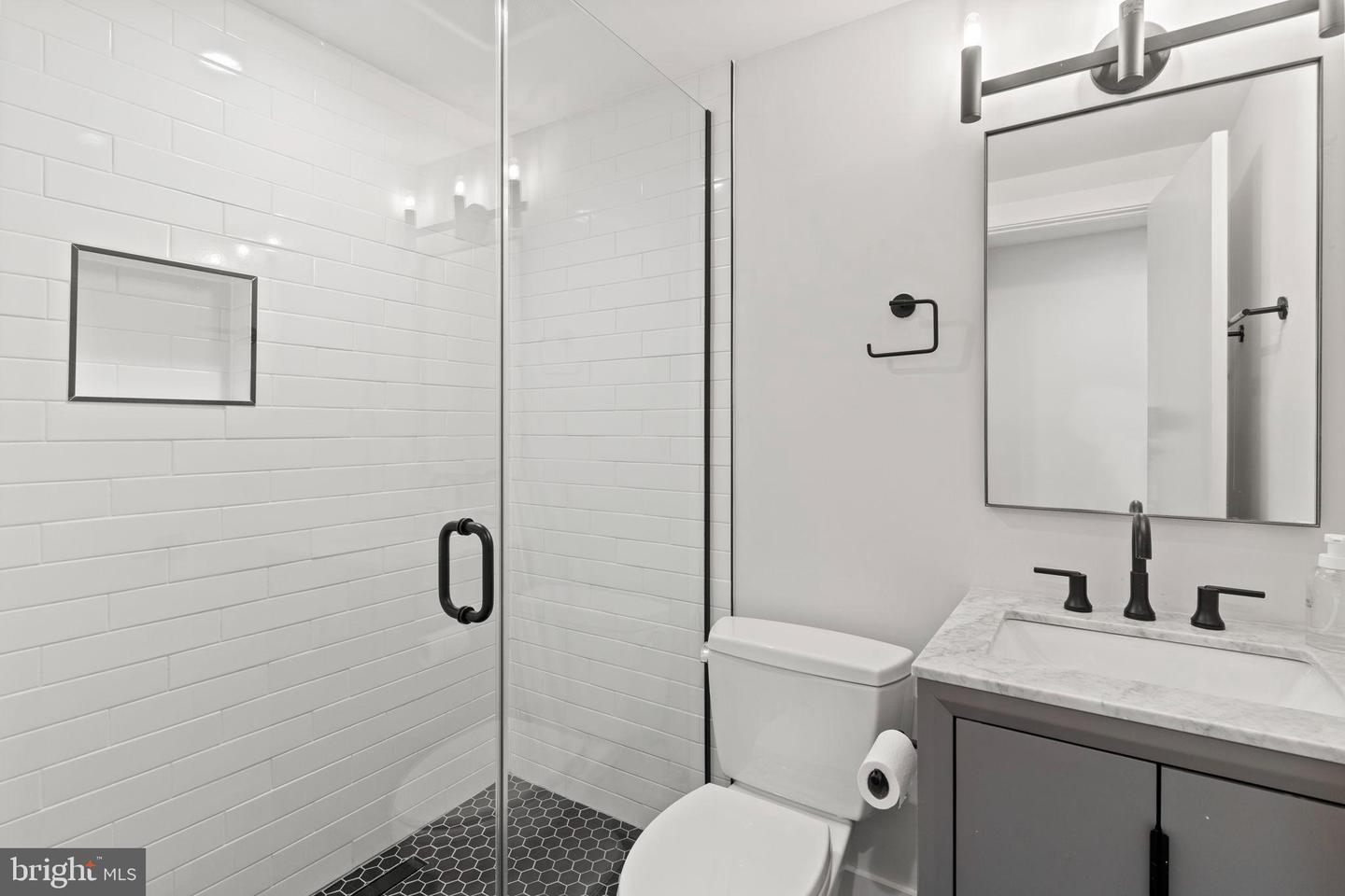 1225 11TH ST NW #9, WASHINGTON, District Of Columbia 20001, 2 Bedrooms Bedrooms, 4 Rooms Rooms,2 BathroomsBathrooms,Residential,For sale,1225 11TH ST NW #9,DCDC2220330 MLS # DCDC2220330