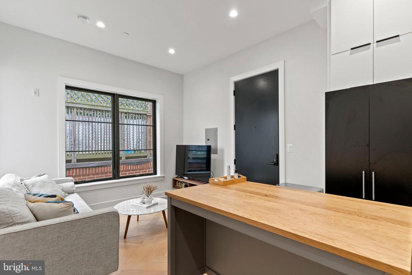 1225 11TH ST NW #9, WASHINGTON, District Of Columbia 20001, 2 Bedrooms Bedrooms, 4 Rooms Rooms,2 BathroomsBathrooms,Residential,For sale,1225 11TH ST NW #9,DCDC2220330 MLS # DCDC2220330