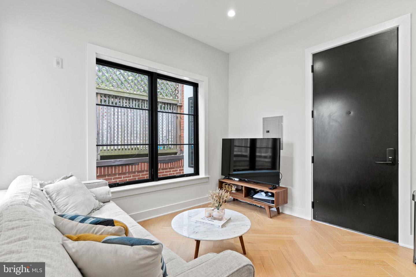 1225 11TH ST NW #9, WASHINGTON, District Of Columbia 20001, 2 Bedrooms Bedrooms, 4 Rooms Rooms,2 BathroomsBathrooms,Residential,For sale,1225 11TH ST NW #9,DCDC2220330 MLS # DCDC2220330