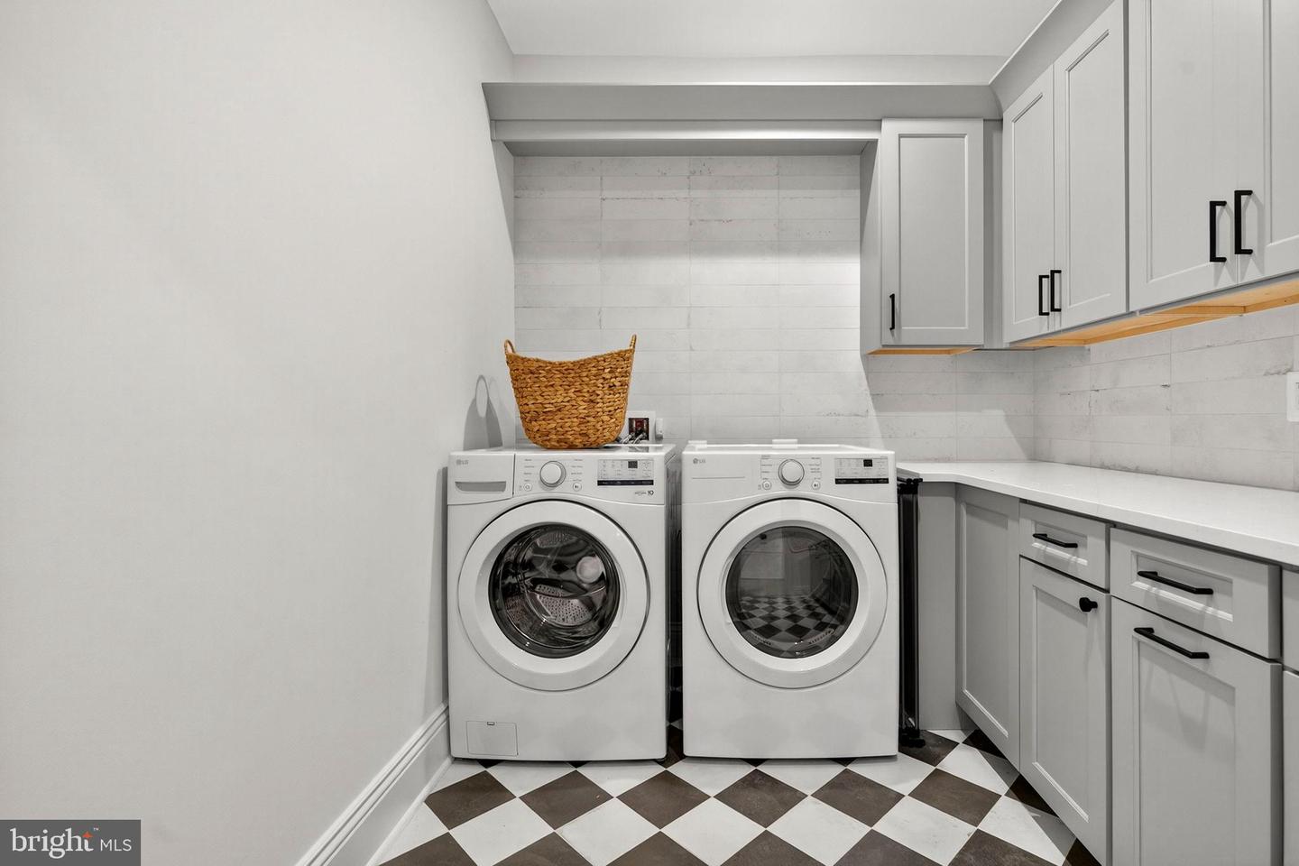 22955 MONTJOY CT, LEESBURG, Virginia 20175, 5 Bedrooms Bedrooms, 11 Rooms Rooms,5 BathroomsBathrooms,Residential,For sale,22955 MONTJOY CT,VALO2111160 MLS # VALO2111160