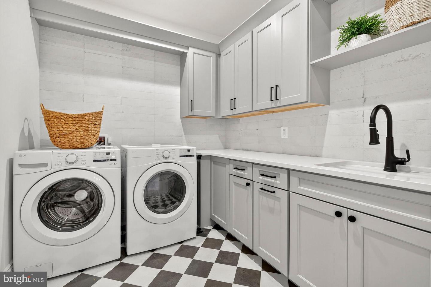 22955 MONTJOY CT, LEESBURG, Virginia 20175, 5 Bedrooms Bedrooms, 11 Rooms Rooms,5 BathroomsBathrooms,Residential,For sale,22955 MONTJOY CT,VALO2111160 MLS # VALO2111160