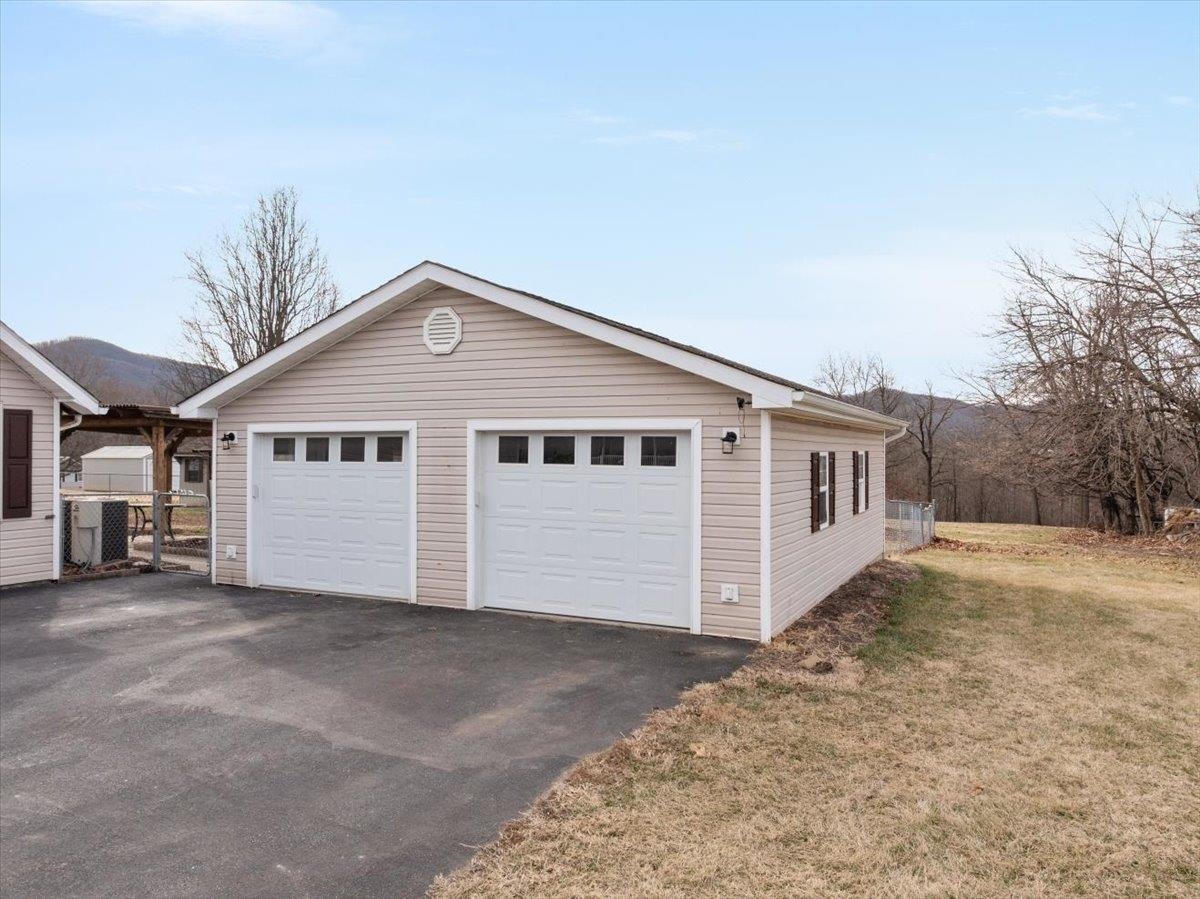 961 W MAIN ST, STANLEY, Virginia 22851, 3 Bedrooms Bedrooms, ,2 BathroomsBathrooms,Residential,961 W MAIN ST,673130 MLS # 673130