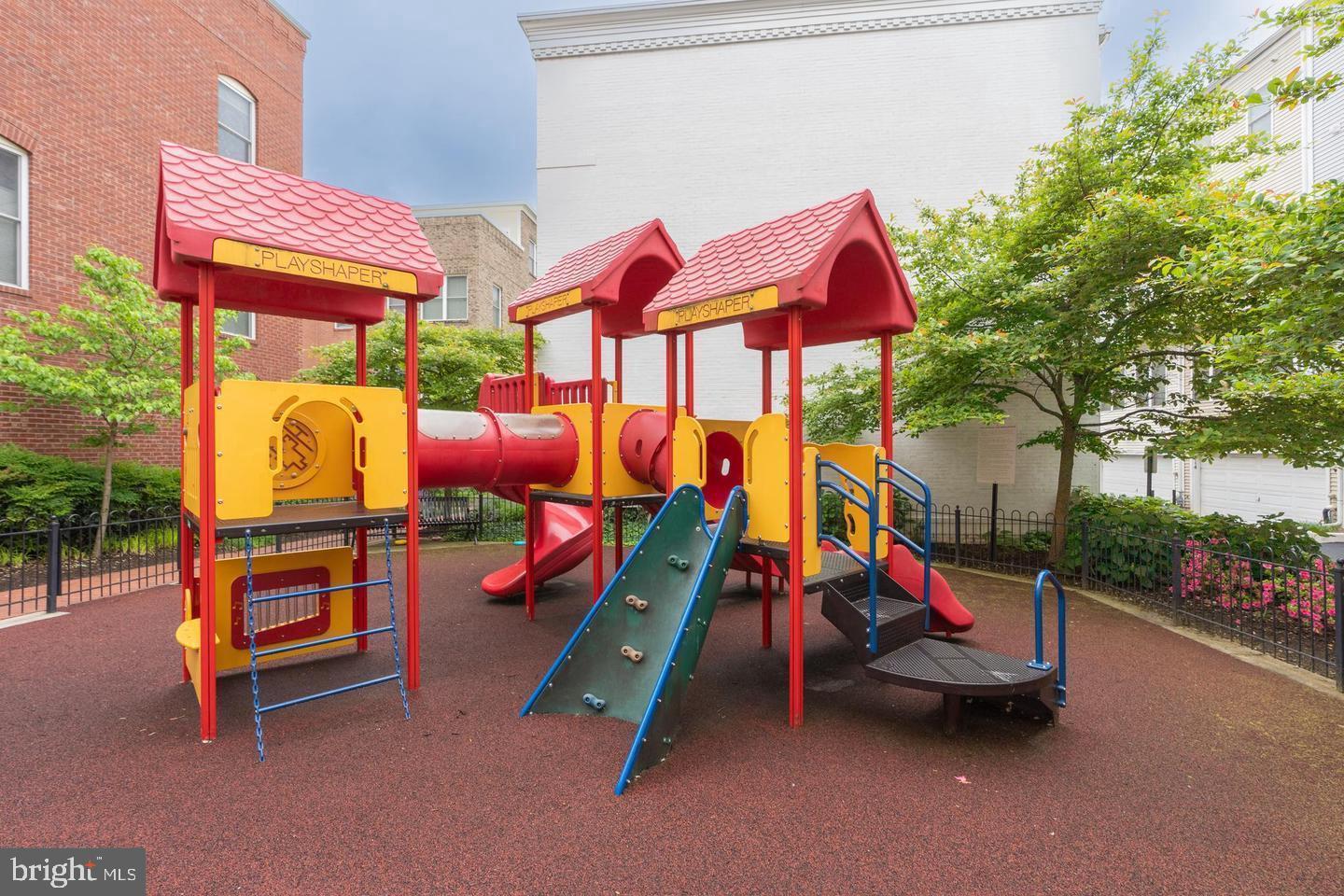 1022 3RD PL SE, WASHINGTON, District Of Columbia 20003, 4 Bedrooms Bedrooms, ,3 BathroomsBathrooms,Residential,For sale,1022 3RD PL SE,DCDC2235620 MLS # DCDC2235620 1022 3RD PL SE, WASHINGTON, District Of Columbia 20003, 4 Bedrooms Bedrooms, ,3 BathroomsBathrooms,Residential,For sale,1022 3RD PL SE,DCDC2235620 MLS # DCDC2235620