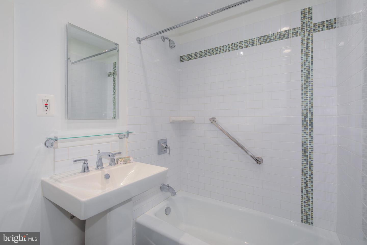 3900 CATHEDRAL AVE NW #404A, WASHINGTON, District Of Columbia 20016, 2 Bedrooms Bedrooms, ,2 BathroomsBathrooms,Residential,For sale,3900 CATHEDRAL AVE NW #404A,DCDC2235690 MLS # DCDC2235690