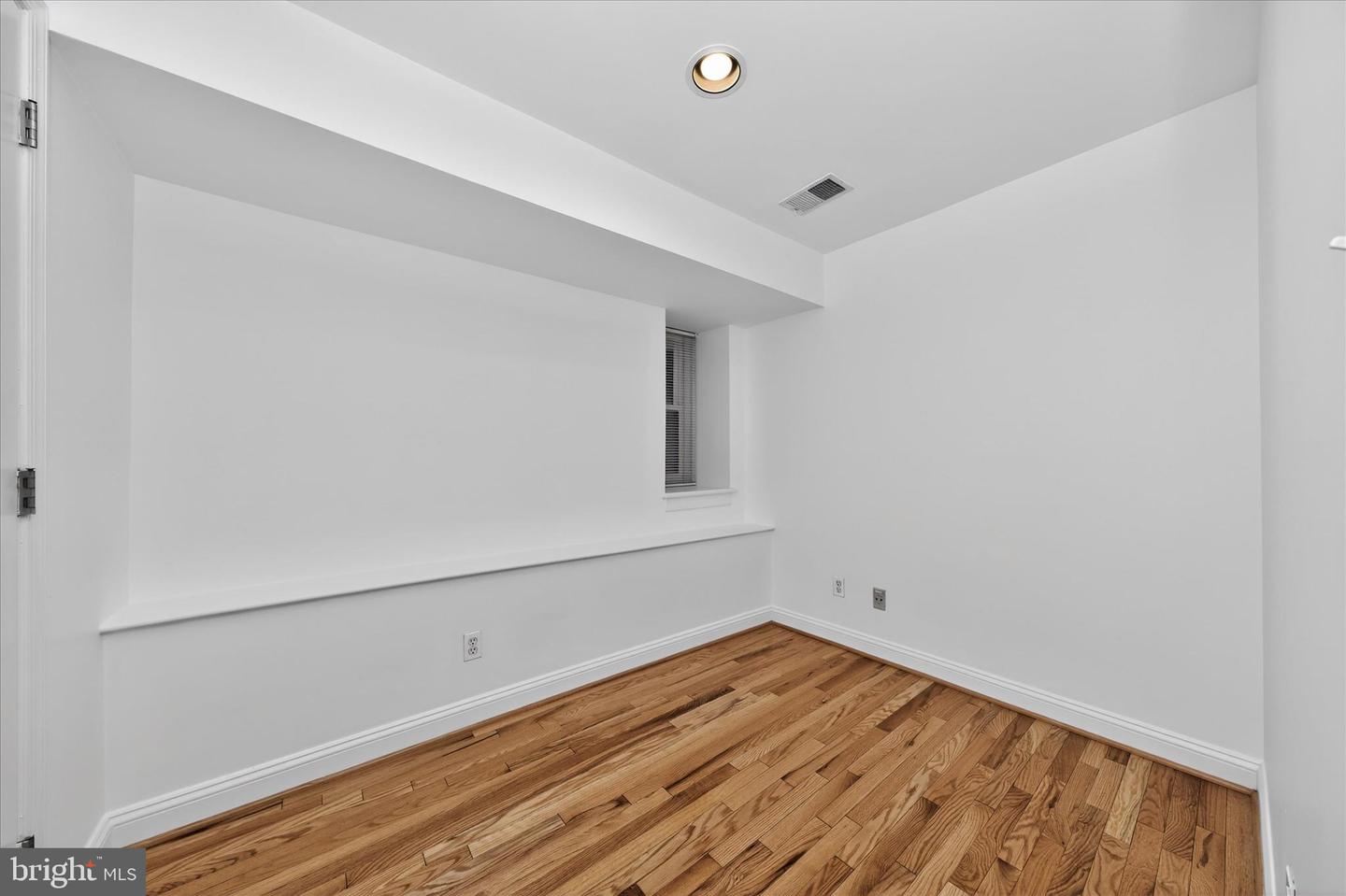 2801 CONNECTICUT AVE NW #15, WASHINGTON, District Of Columbia 20008, 2 Bedrooms Bedrooms, ,1 BathroomBathrooms,Residential,For sale,2801 CONNECTICUT AVE NW #15,DCDC2240092 MLS # DCDC2240092