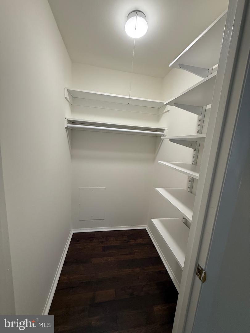 4555 MACARTHUR BLVD NW #107, WASHINGTON, District Of Columbia 20007, 1 Bedroom Bedrooms, 4 Rooms Rooms,1 BathroomBathrooms,Residential,For sale,4555 MACARTHUR BLVD NW #107,DCDC2241912 MLS # DCDC2241912