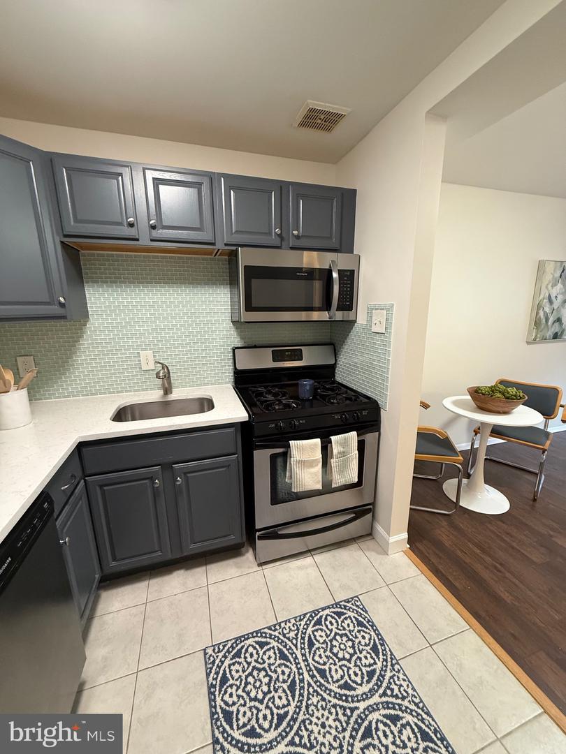 4555 MACARTHUR BLVD NW #107, WASHINGTON, District Of Columbia 20007, 1 Bedroom Bedrooms, 4 Rooms Rooms,1 BathroomBathrooms,Residential,For sale,4555 MACARTHUR BLVD NW #107,DCDC2241912 MLS # DCDC2241912