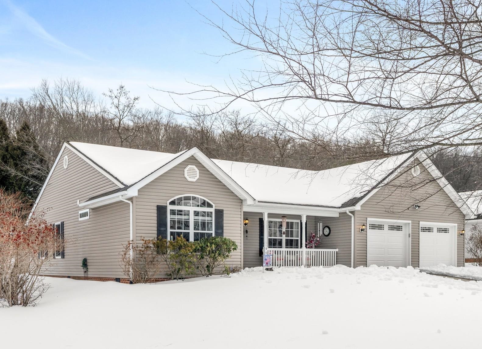 901 RITCHIE BLVD, STAUNTON, Virginia 24401, 4 Bedrooms Bedrooms, ,2 BathroomsBathrooms,Residential,901 RITCHIE BLVD,673364 MLS # 673364