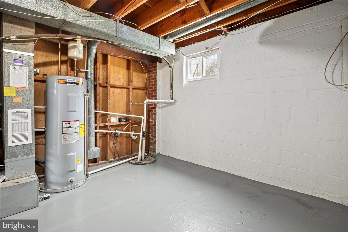 8711 MILLBROOK PL, ALEXANDRIA, Virginia 22309, 5 Bedrooms Bedrooms, ,3 BathroomsBathrooms,Residential,For sale,8711 MILLBROOK PL,VAFX2287698 MLS # VAFX2287698