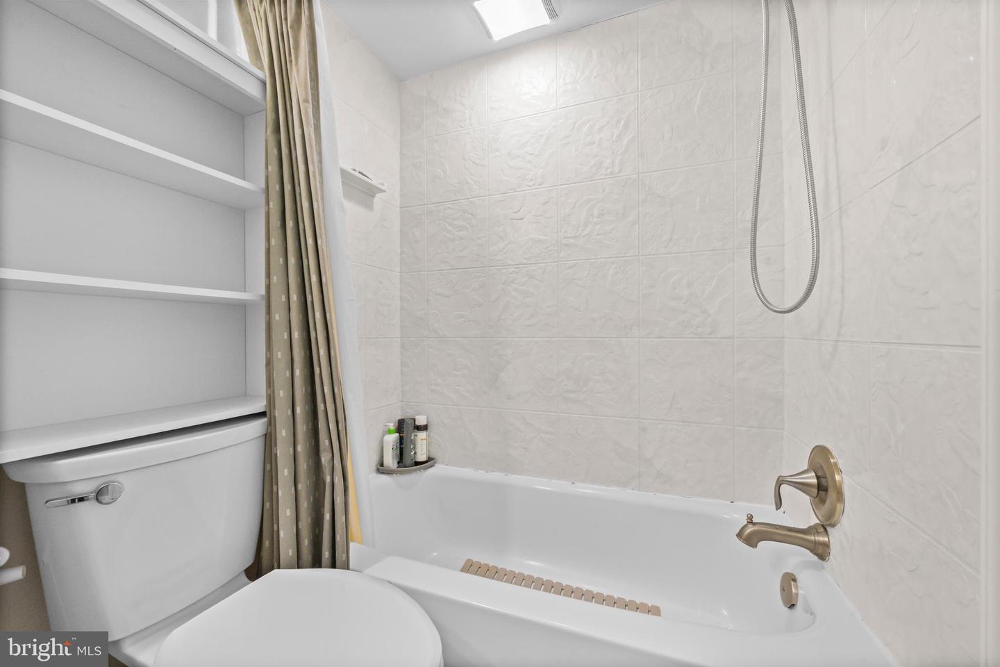 1914 WILSON LN #T2, MCLEAN, Virginia 22102, 2 Bedrooms Bedrooms, ,1 BathroomBathrooms,Residential,For sale,1914 WILSON LN #T2,VAFX2288042 MLS # VAFX2288042