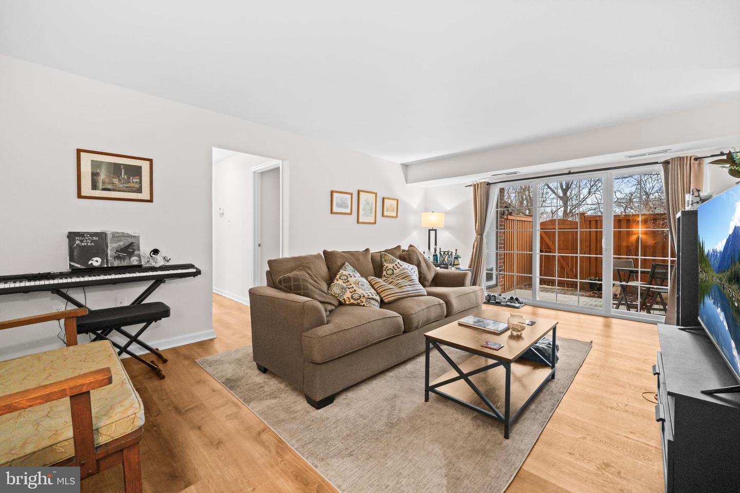 1914 WILSON LN #T2, MCLEAN, Virginia 22102, 2 Bedrooms Bedrooms, ,1 BathroomBathrooms,Residential,For sale,1914 WILSON LN #T2,VAFX2288042 MLS # VAFX2288042