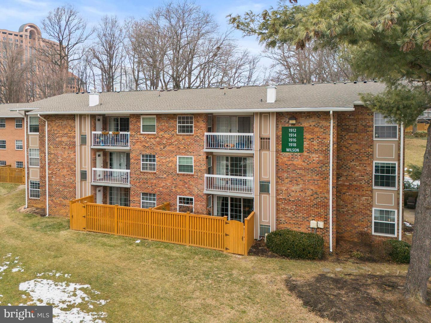 1914 WILSON LN #T2, MCLEAN, Virginia 22102, 2 Bedrooms Bedrooms, ,1 BathroomBathrooms,Residential,For sale,1914 WILSON LN #T2,VAFX2288042 MLS # VAFX2288042