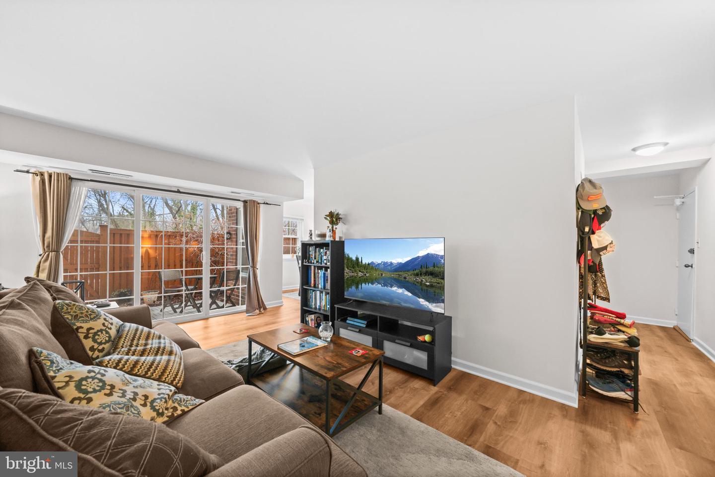 1914 WILSON LN #T2, MCLEAN, Virginia 22102, 2 Bedrooms Bedrooms, ,1 BathroomBathrooms,Residential,For sale,1914 WILSON LN #T2,VAFX2288042 MLS # VAFX2288042