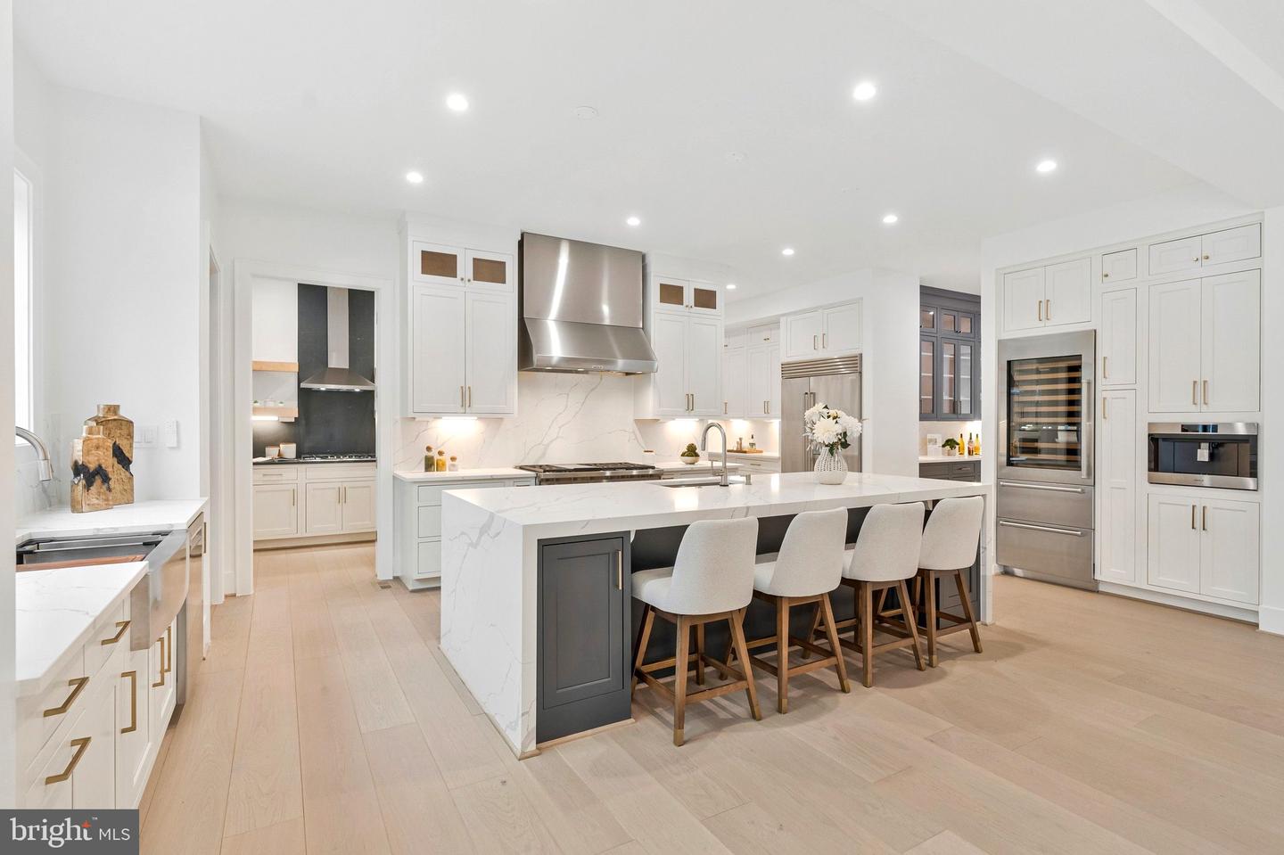 942 DEAD RUN DR, MCLEAN, Virginia 22101, 7 Bedrooms Bedrooms, ,9 BathroomsBathrooms,Residential,For sale,942 DEAD RUN DR,VAFX2288082 MLS # VAFX2288082