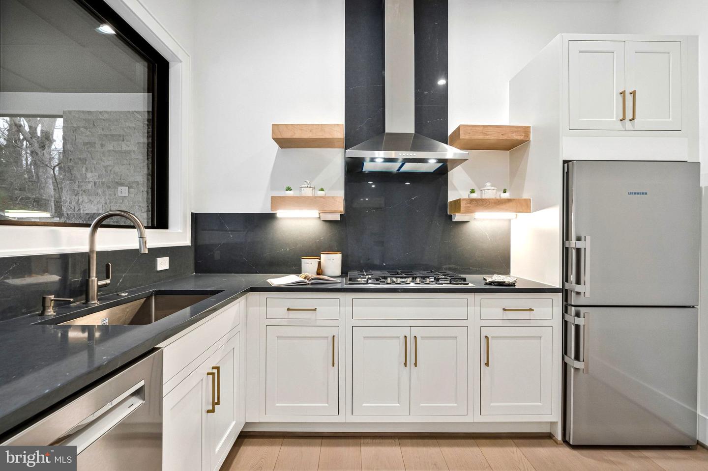 942 DEAD RUN DR, MCLEAN, Virginia 22101, 7 Bedrooms Bedrooms, ,9 BathroomsBathrooms,Residential,For sale,942 DEAD RUN DR,VAFX2288082 MLS # VAFX2288082