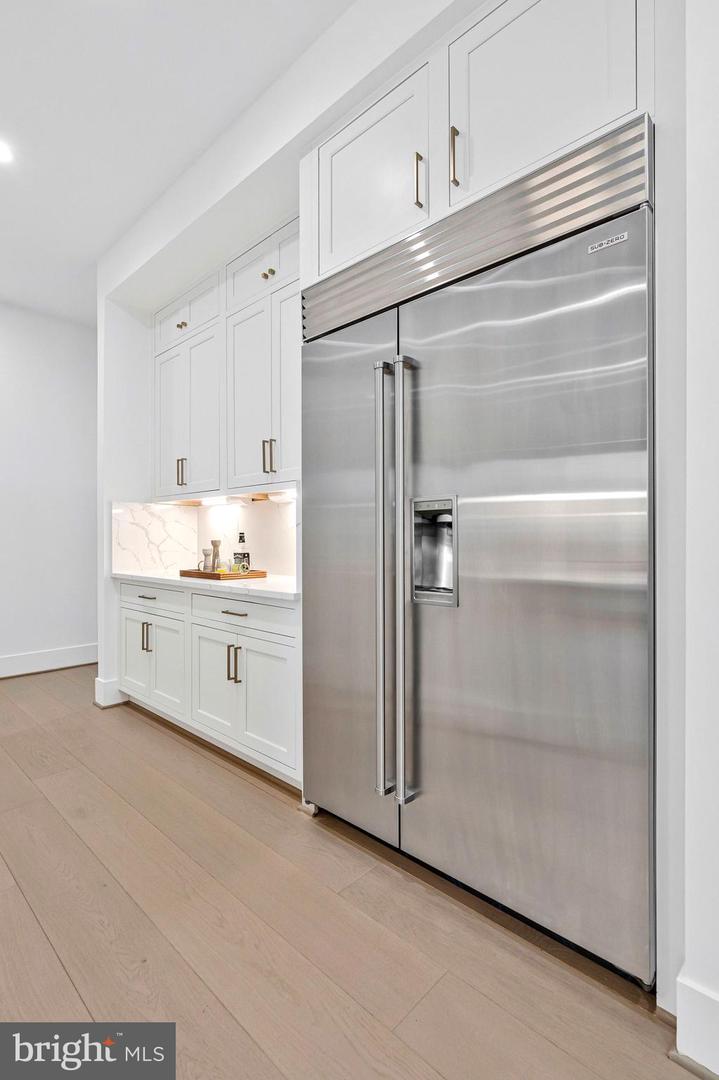 942 DEAD RUN DR, MCLEAN, Virginia 22101, 7 Bedrooms Bedrooms, ,9 BathroomsBathrooms,Residential,For sale,942 DEAD RUN DR,VAFX2288082 MLS # VAFX2288082