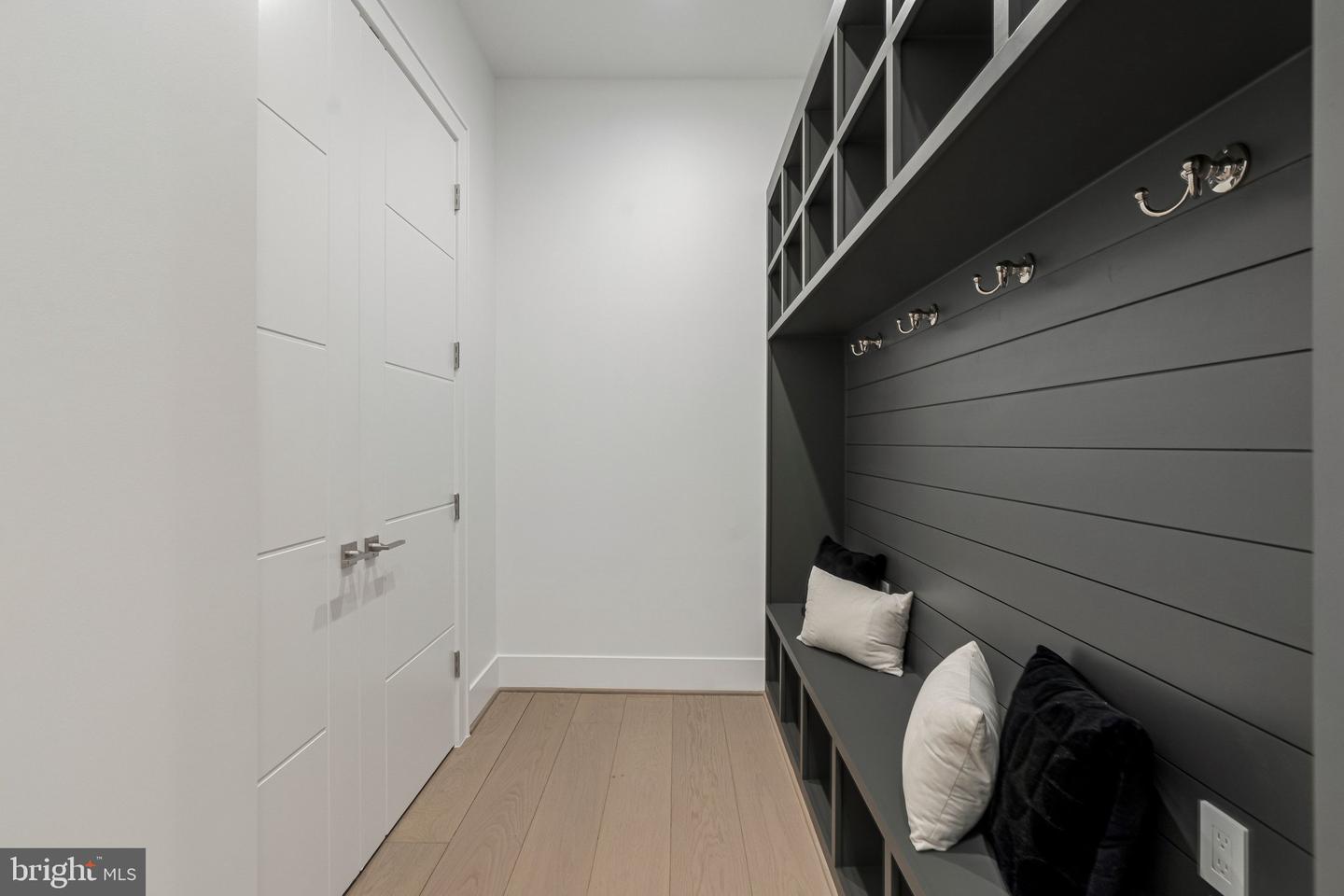 942 DEAD RUN DR, MCLEAN, Virginia 22101, 7 Bedrooms Bedrooms, ,9 BathroomsBathrooms,Residential,For sale,942 DEAD RUN DR,VAFX2288082 MLS # VAFX2288082