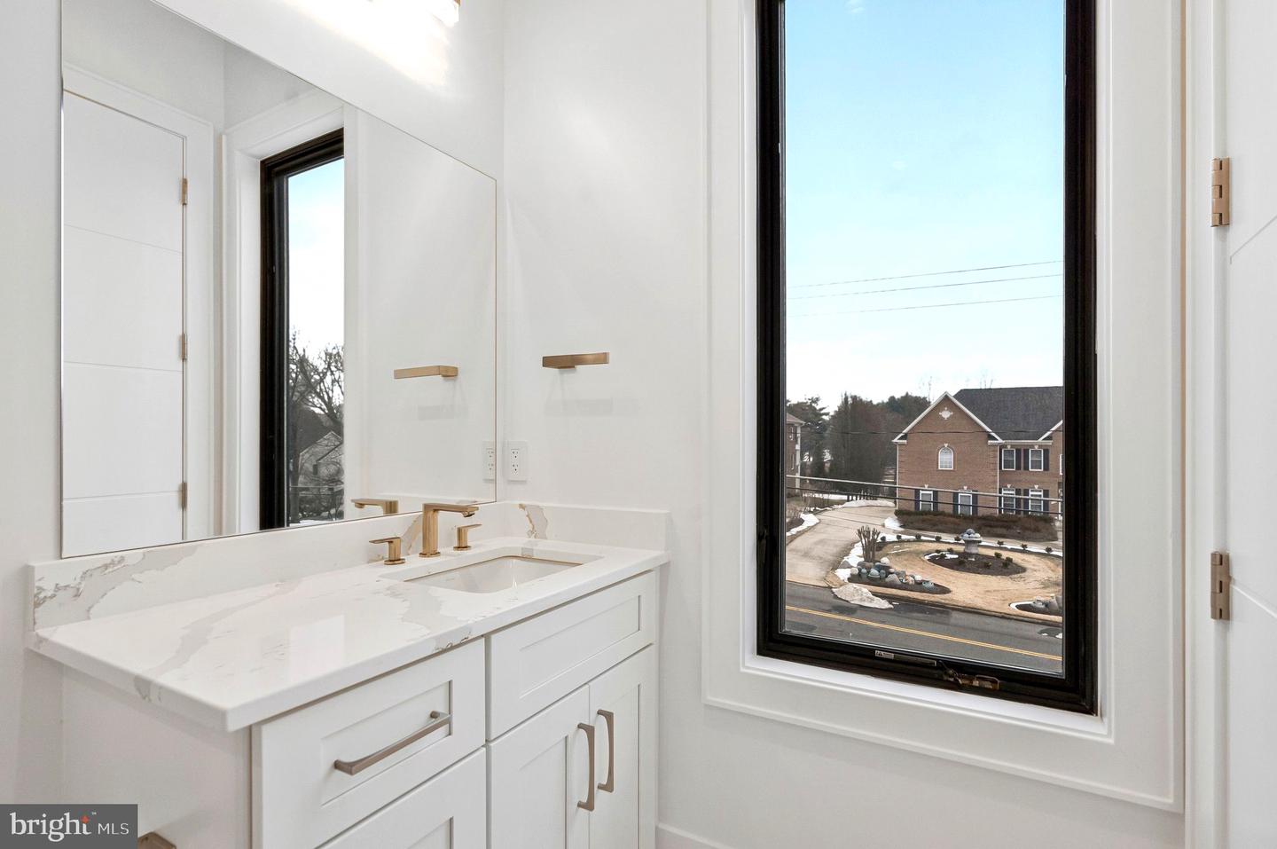 942 DEAD RUN DR, MCLEAN, Virginia 22101, 7 Bedrooms Bedrooms, ,9 BathroomsBathrooms,Residential,For sale,942 DEAD RUN DR,VAFX2288082 MLS # VAFX2288082