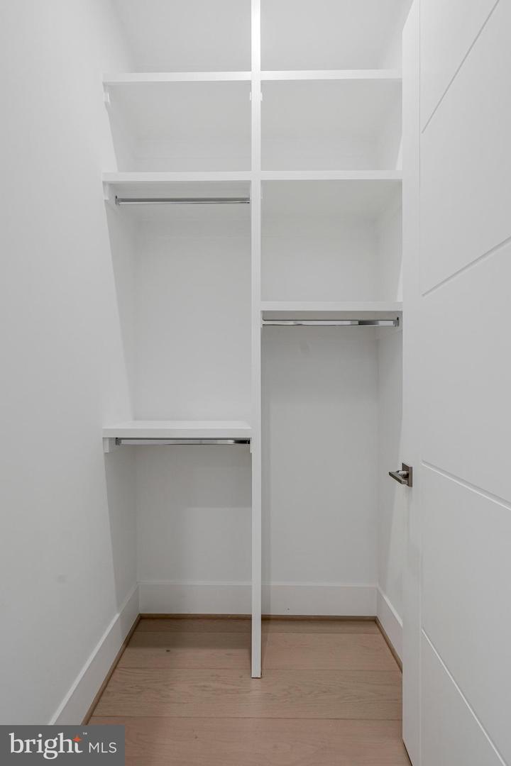 942 DEAD RUN DR, MCLEAN, Virginia 22101, 7 Bedrooms Bedrooms, ,9 BathroomsBathrooms,Residential,For sale,942 DEAD RUN DR,VAFX2288082 MLS # VAFX2288082