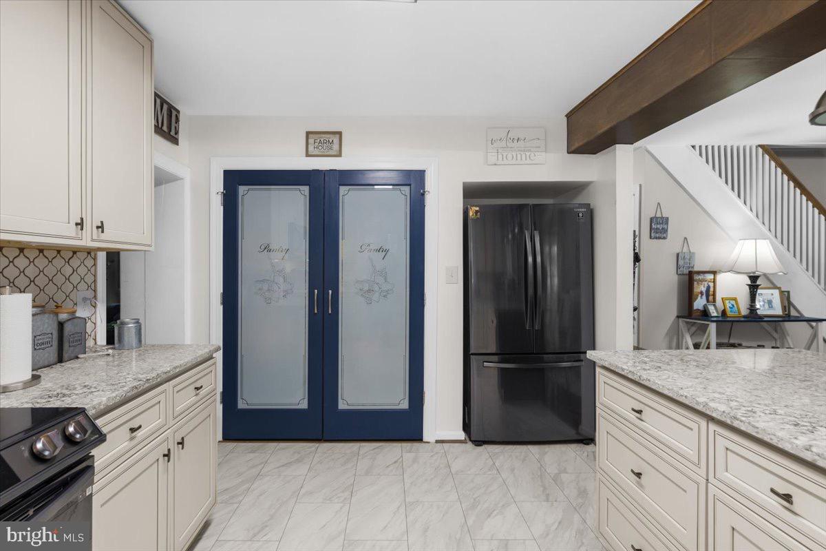 36 SPICEWOOD LN, FRONT ROYAL, Virginia 22630, 5 Bedrooms Bedrooms, 16 Rooms Rooms,3 BathroomsBathrooms,Residential,For sale,36 SPICEWOOD LN,VAWR2013310 MLS # VAWR2013310