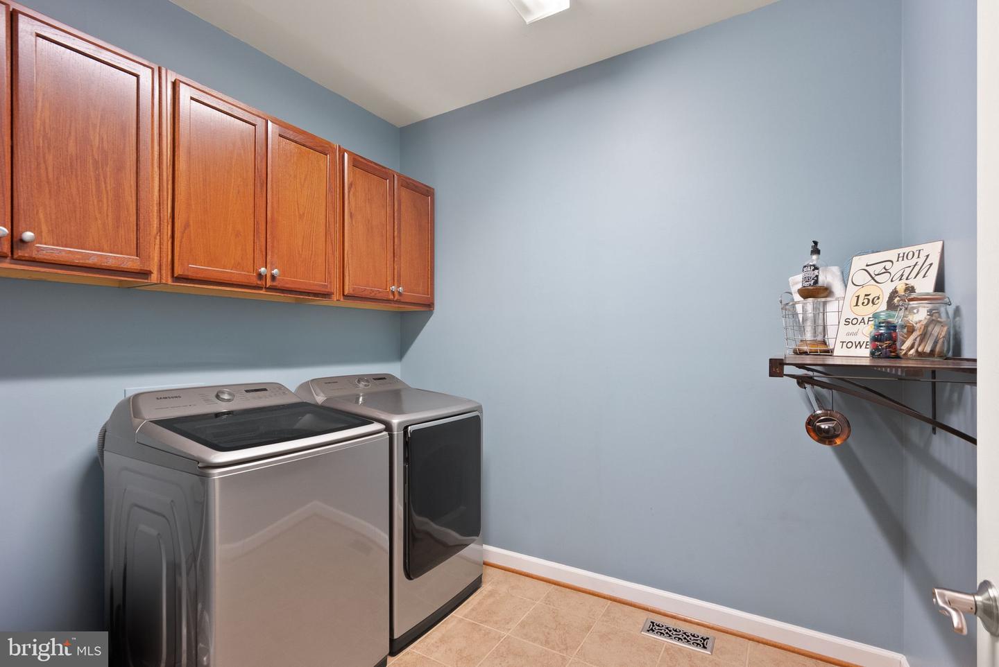 75 REGAL LN, FREDERICKSBURG, Virginia 22406, 4 Bedrooms Bedrooms, ,3 BathroomsBathrooms,Residential,For sale,75 REGAL LN,VAST2045766 MLS # VAST2045766