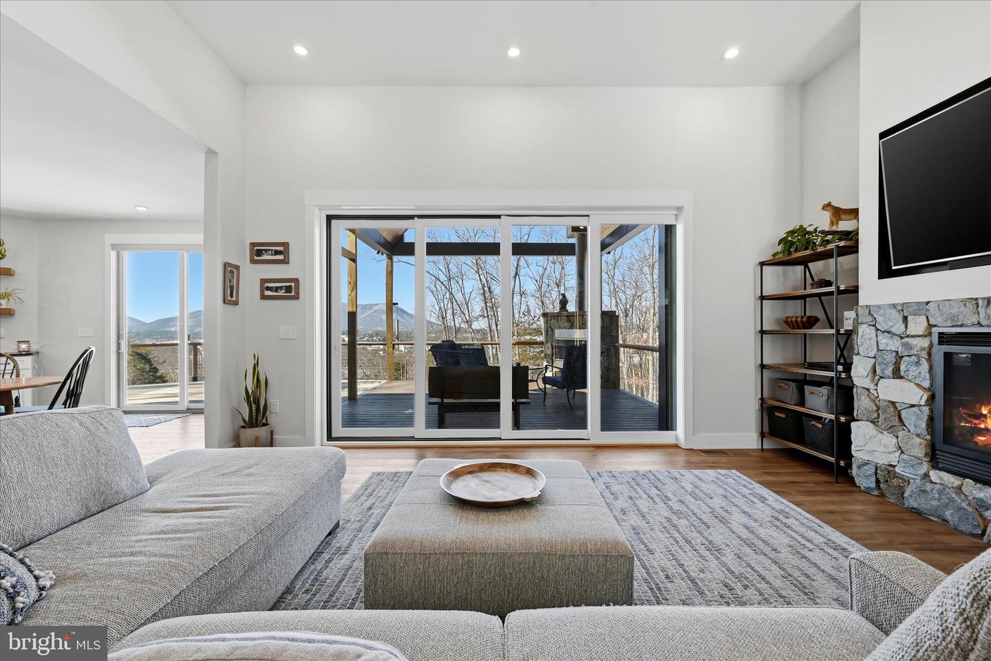 690 COMFORTER LN, MIDDLETOWN, Virginia 22645, 4 Bedrooms Bedrooms, ,3 BathroomsBathrooms,Residential,For sale,690 COMFORTER LN,VAWR2013340 MLS # VAWR2013340