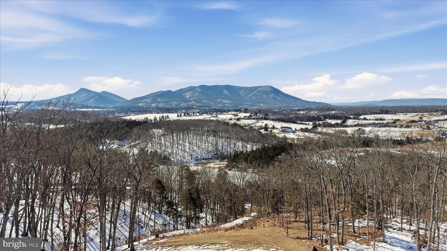 690 COMFORTER LN, MIDDLETOWN, Virginia 22645, 4 Bedrooms Bedrooms, ,3 BathroomsBathrooms,Residential,For sale,690 COMFORTER LN,VAWR2013340 MLS # VAWR2013340