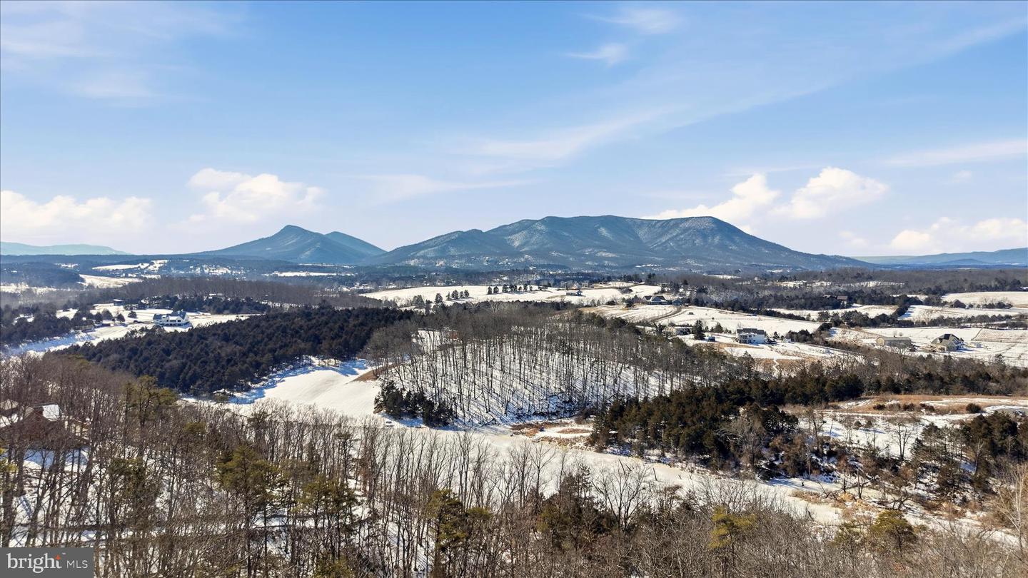 690 COMFORTER LN, MIDDLETOWN, Virginia 22645, 4 Bedrooms Bedrooms, ,3 BathroomsBathrooms,Residential,For sale,690 COMFORTER LN,VAWR2013340 MLS # VAWR2013340