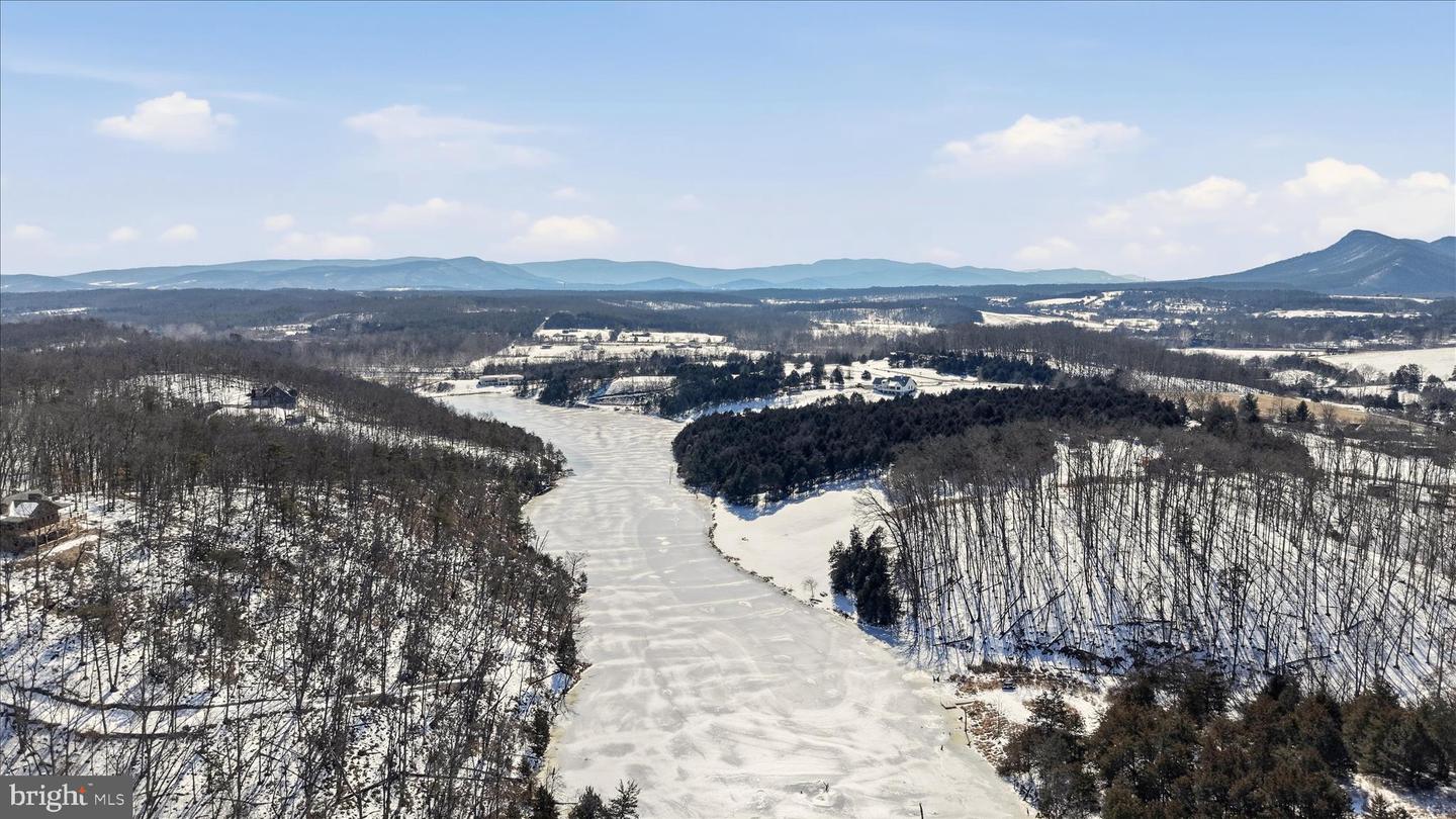 690 COMFORTER LN, MIDDLETOWN, Virginia 22645, 4 Bedrooms Bedrooms, ,3 BathroomsBathrooms,Residential,For sale,690 COMFORTER LN,VAWR2013340 MLS # VAWR2013340