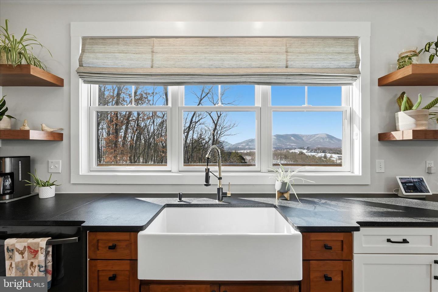 690 COMFORTER LN, MIDDLETOWN, Virginia 22645, 4 Bedrooms Bedrooms, ,3 BathroomsBathrooms,Residential,For sale,690 COMFORTER LN,VAWR2013340 MLS # VAWR2013340