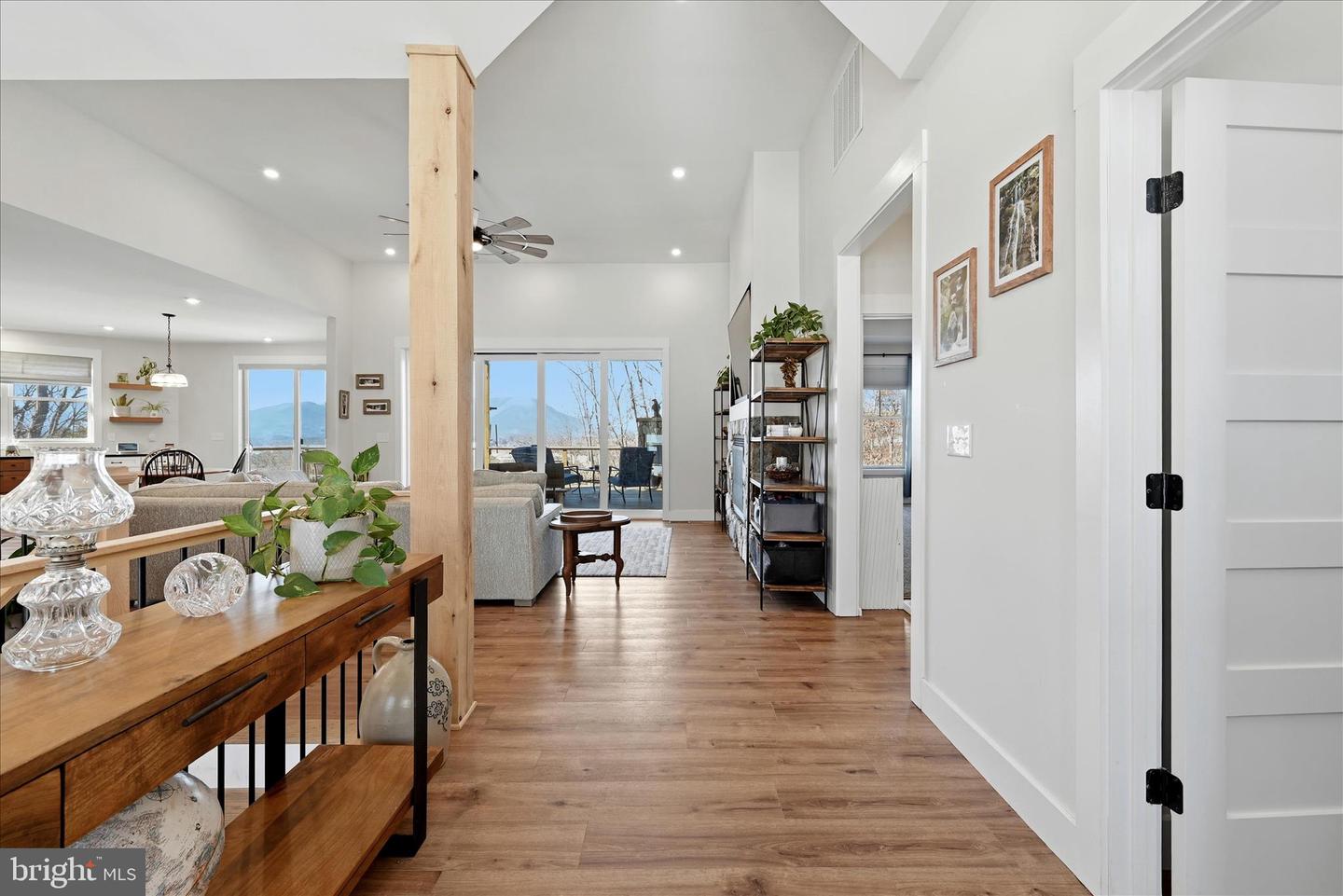 690 COMFORTER LN, MIDDLETOWN, Virginia 22645, 4 Bedrooms Bedrooms, ,3 BathroomsBathrooms,Residential,For sale,690 COMFORTER LN,VAWR2013340 MLS # VAWR2013340