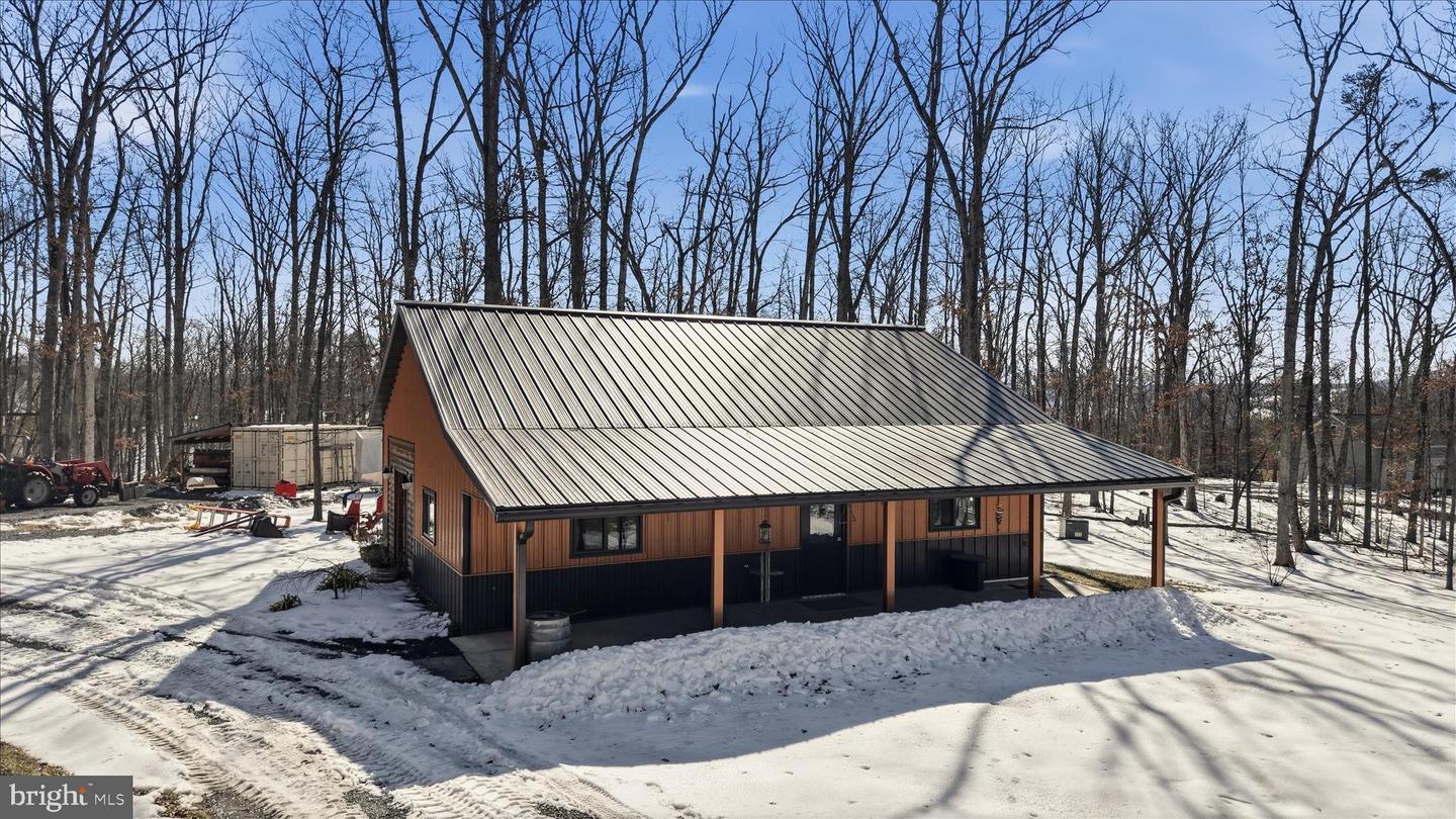 690 COMFORTER LN, MIDDLETOWN, Virginia 22645, 4 Bedrooms Bedrooms, ,3 BathroomsBathrooms,Residential,For sale,690 COMFORTER LN,VAWR2013340 MLS # VAWR2013340