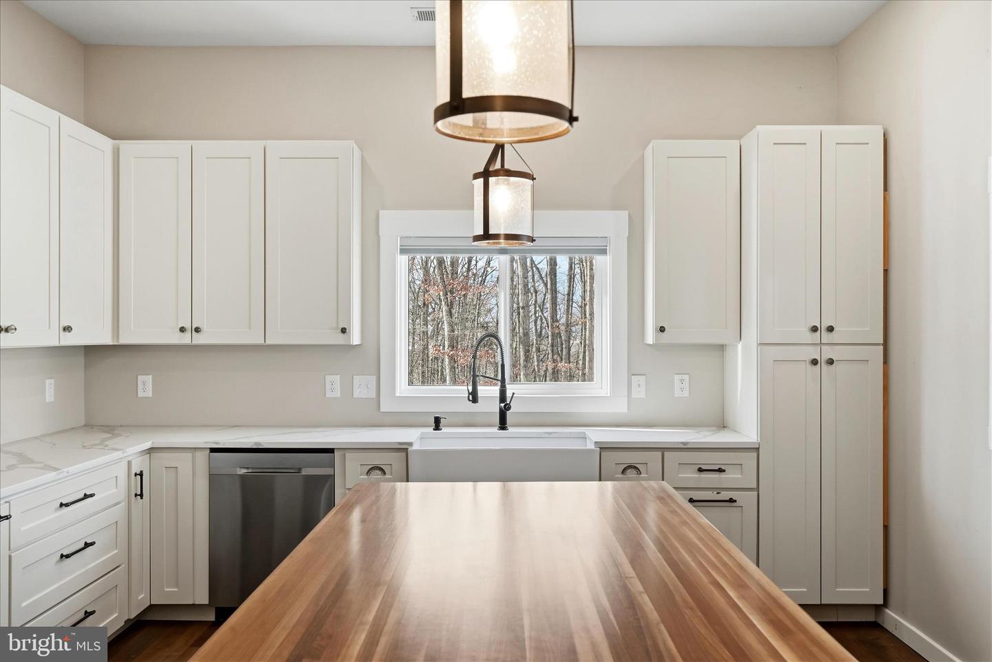 690 COMFORTER LN, MIDDLETOWN, Virginia 22645, 4 Bedrooms Bedrooms, ,3 BathroomsBathrooms,Residential,For sale,690 COMFORTER LN,VAWR2013340 MLS # VAWR2013340