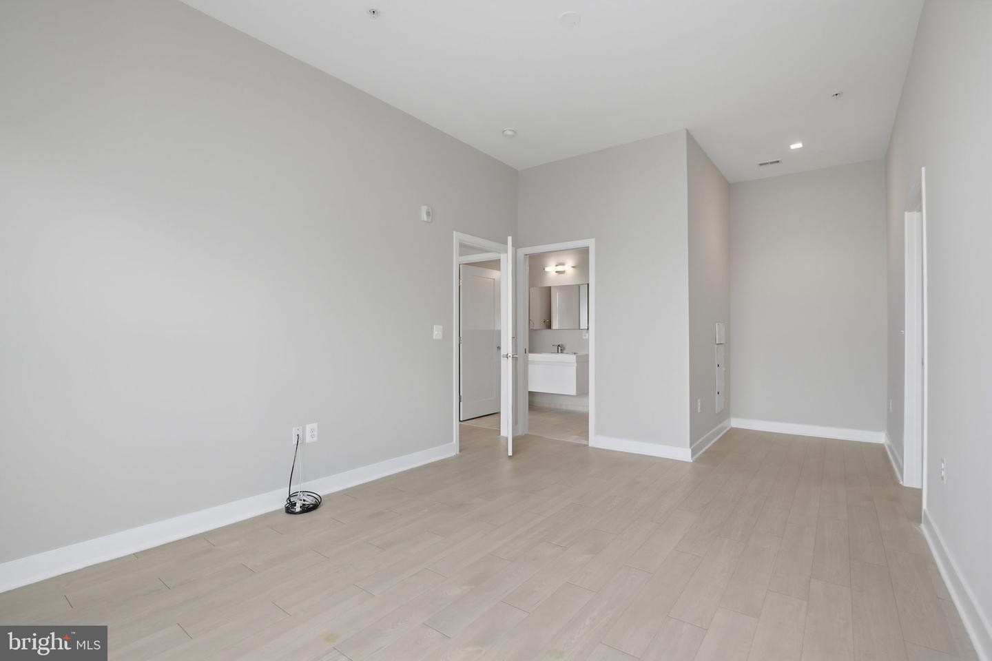 989 S BUCHANAN ST #410, ARLINGTON, Virginia 22204, 1 Bedroom Bedrooms, ,1 BathroomBathrooms,Residential,For sale,989 S BUCHANAN ST #410,VAAR2068596 MLS # VAAR2068596
