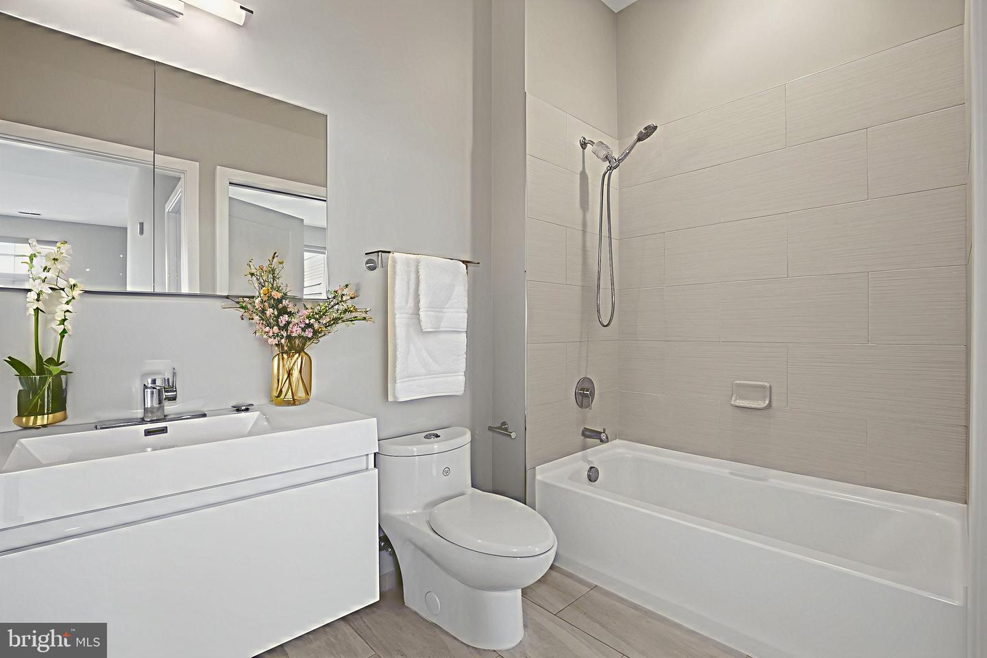 989 S BUCHANAN ST #410, ARLINGTON, Virginia 22204, 1 Bedroom Bedrooms, ,1 BathroomBathrooms,Residential,For sale,989 S BUCHANAN ST #410,VAAR2068596 MLS # VAAR2068596