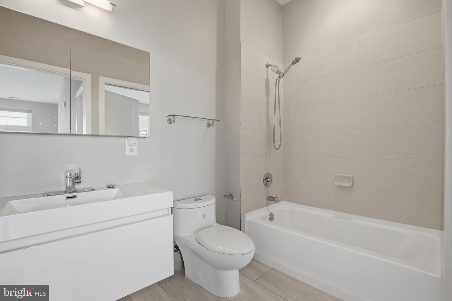 989 S BUCHANAN ST #410, ARLINGTON, Virginia 22204, 1 Bedroom Bedrooms, ,1 BathroomBathrooms,Residential,For sale,989 S BUCHANAN ST #410,VAAR2068596 MLS # VAAR2068596