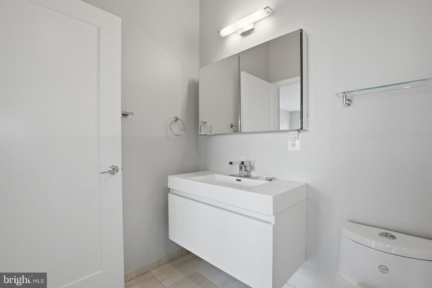 989 S BUCHANAN ST #410, ARLINGTON, Virginia 22204, 1 Bedroom Bedrooms, ,1 BathroomBathrooms,Residential,For sale,989 S BUCHANAN ST #410,VAAR2068596 MLS # VAAR2068596